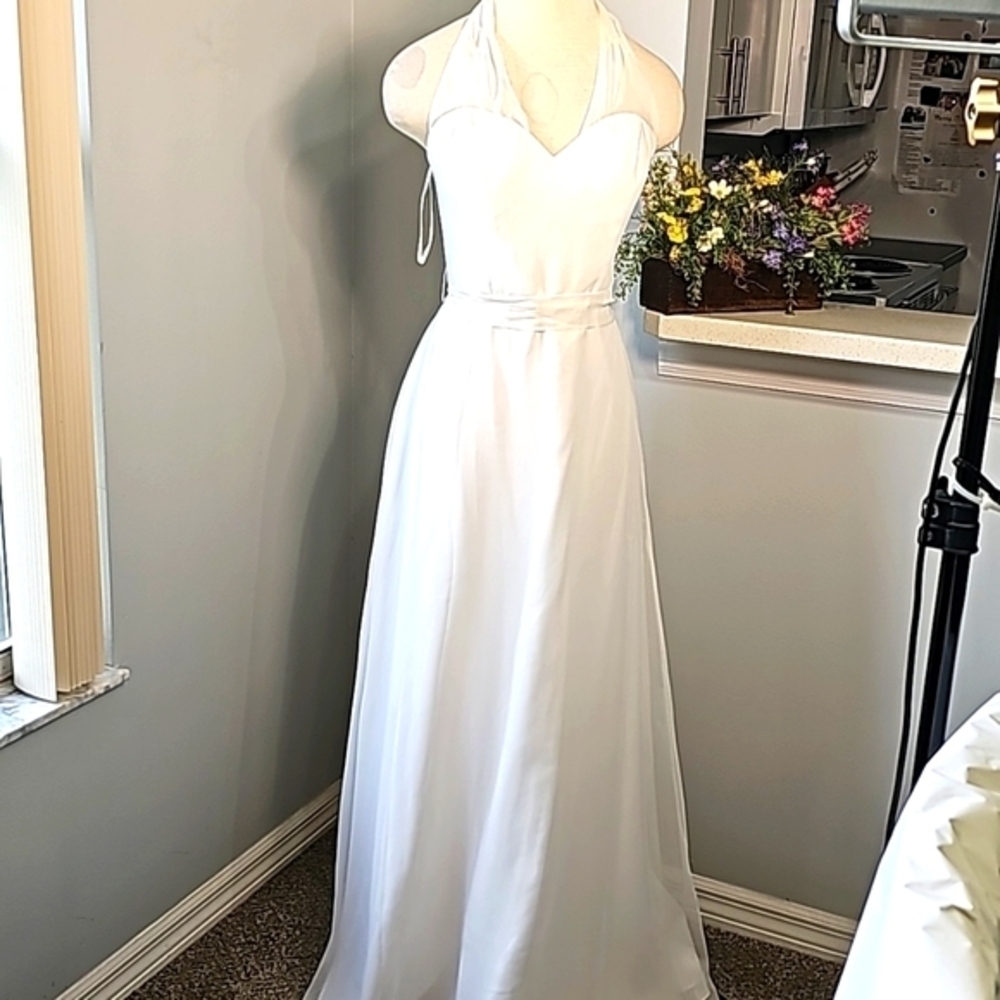 Mari Lee by Madeline Gardner. White maxi dress haulter back zipper size 13/14.